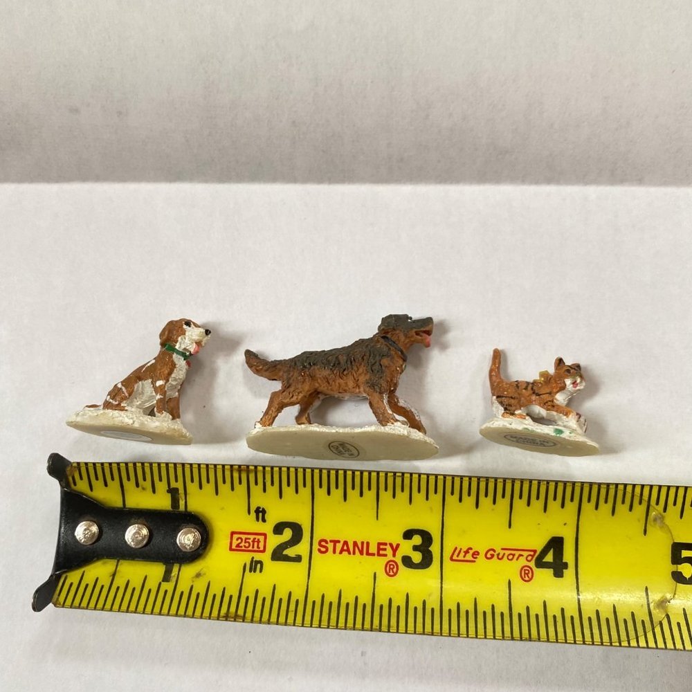 Christmas Village Figurines Victoria Style Carolers Dogs Cat Mini Figures Set - Picture 6 of 13